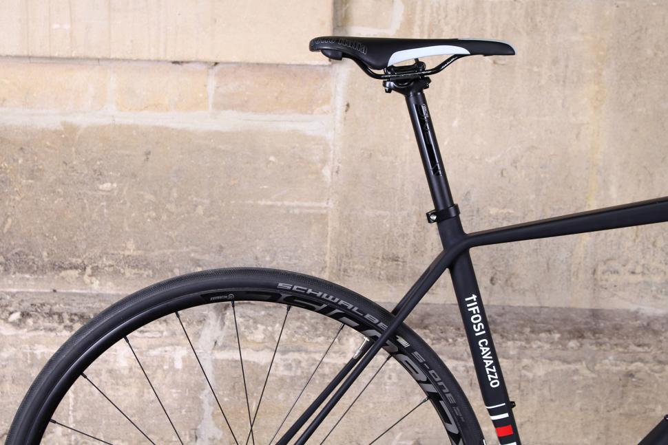 Tifosi Cavazzo - seat tube junction.jpg