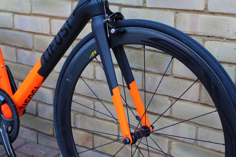 Tifosi SS26 - fork (1).jpg