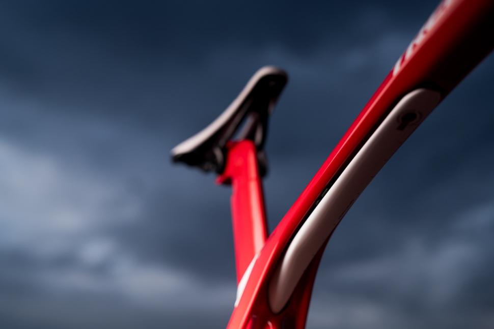 tk18_madone_adjustable_top_tube_isospeed_1.jpg