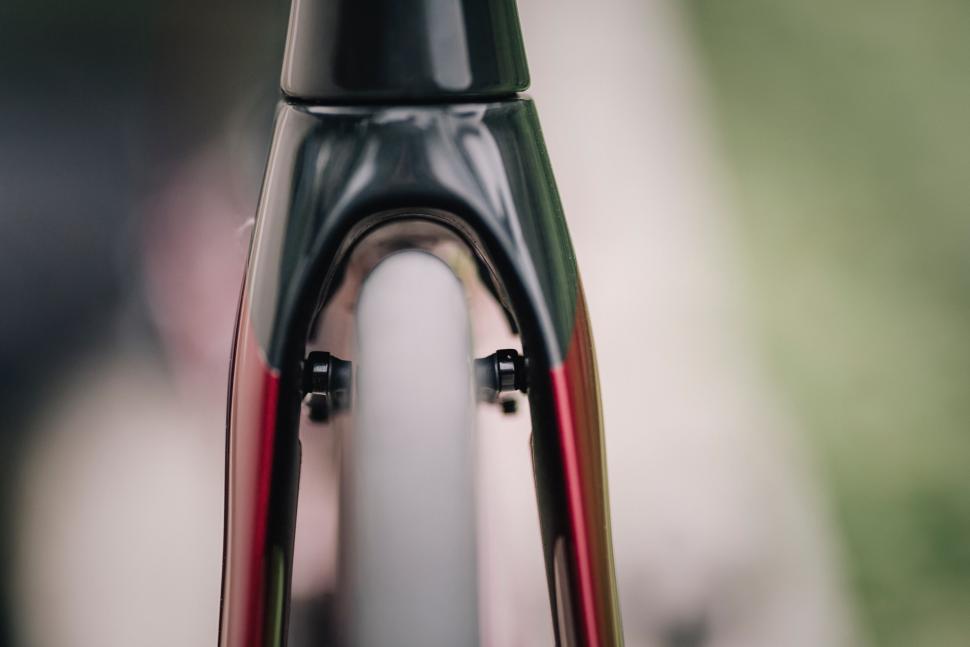 tk18_madone_rim_brake_1.jpg