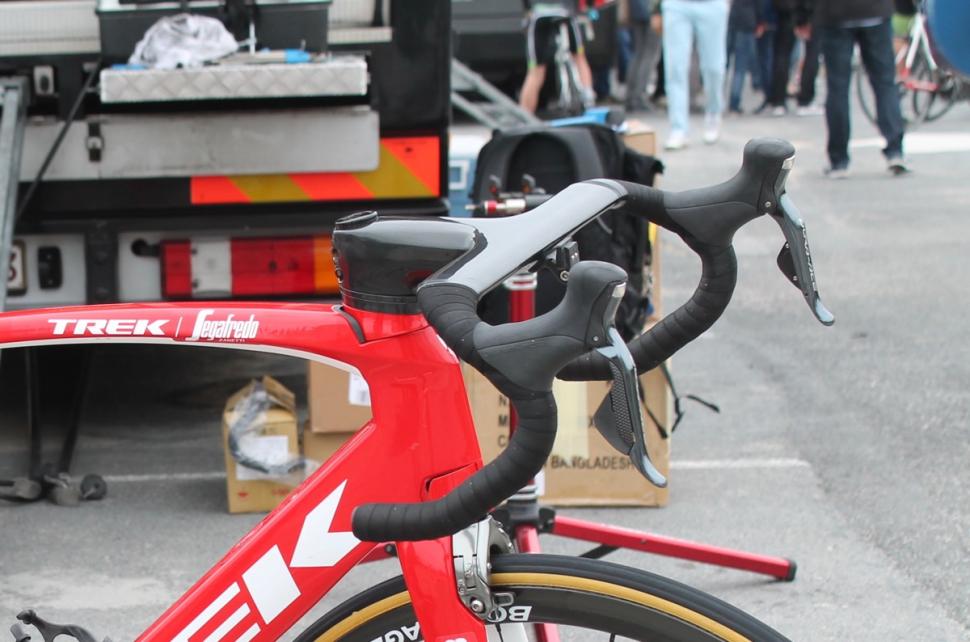 Tour de France 2016 Handlebars Trek Segafondo Trek Madone - 1.jpg