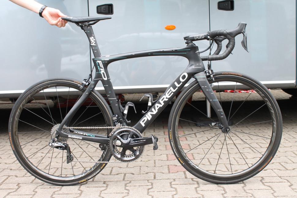 Tour de France 2017 Geraint Thomas Pinarello Dogma F10 - 1.jpg