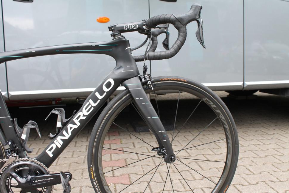 Tour de France 2017 Geraint Thomas Pinarello Dogma F10 - 2.jpg