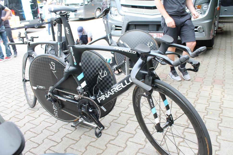 Tour de France 2017 Pinarello Bolide Chris Froome - 2.jpg