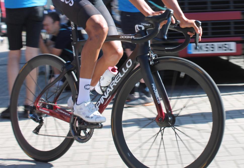 Tour de France 2019 Team Ineos Pinarello Dogma F12 - 1 (1).jpg