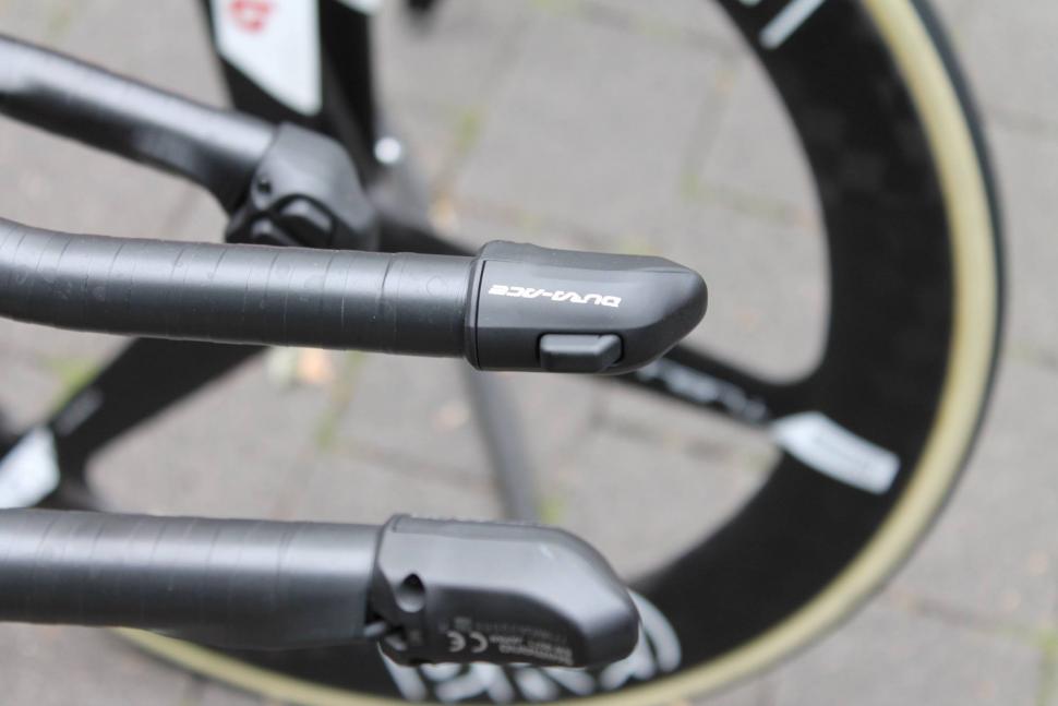 Tour Tech 2017 - Geschke shifters pointing in - 1.jpg