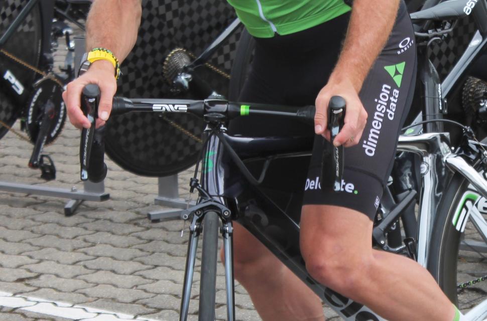 tour_de_france_2018_-_cavendish_enve_handlebar_-_1.jpg