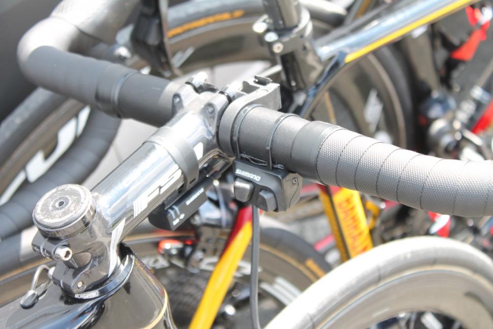 tour_de_france_2018_-_ion_izagirre_handlebar_stem_-_1.jpg