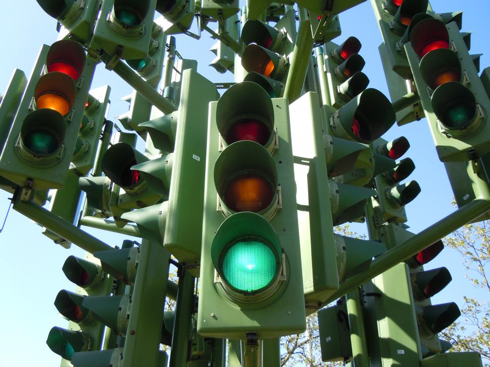 Traffic light tree (CC BY 2.0 https://www.flickr.com/photos/kevandotorg)