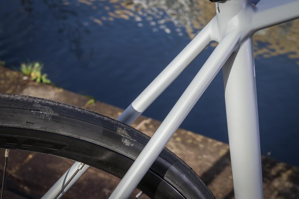 Trek Emonda ALR5 - seatstays.jpg