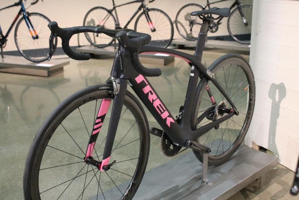 Trek Madone 9.5 Womens 2017 - 1.jpg