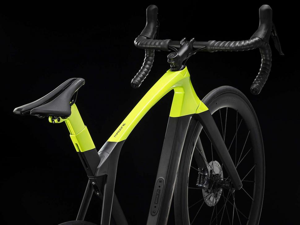Trek Madone SL 6 Disc - 4.jpg