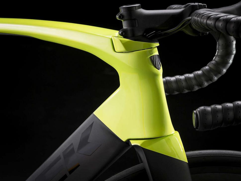 Trek Madone SL 6 Disc - 5.jpg