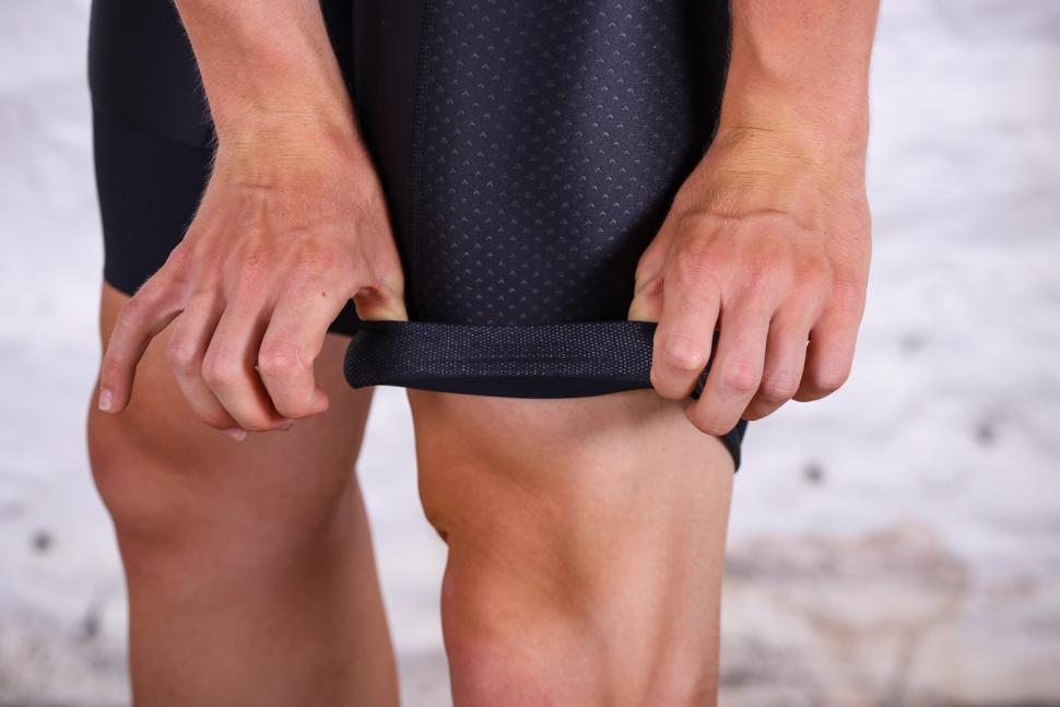 Triban RC 500 cycling shorts - gripper.jpg
