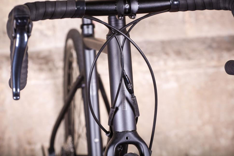 Triban RC 500 - head tube front.jpg