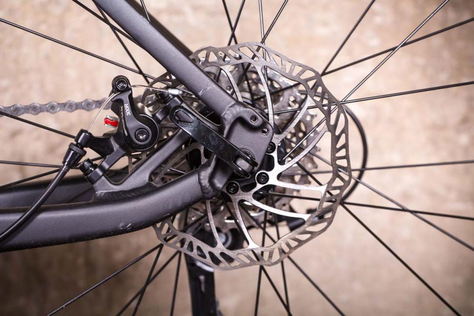 Triban RC 500 - rear disc brake.jpg