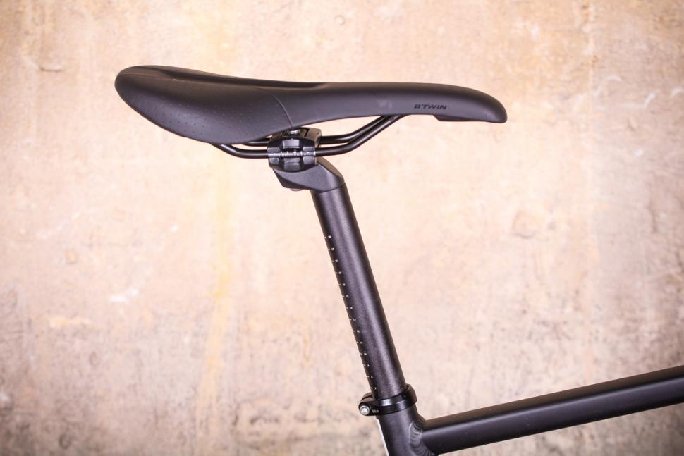 Triban RC 500 - saddle and post.jpg