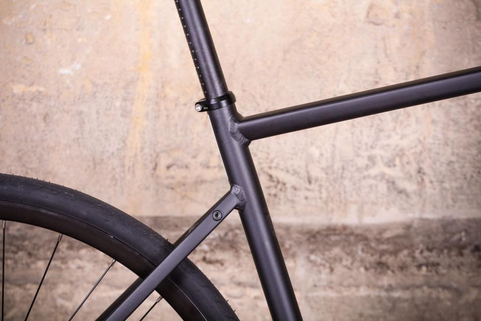 Triban RC 500 - seat tube junction.jpg