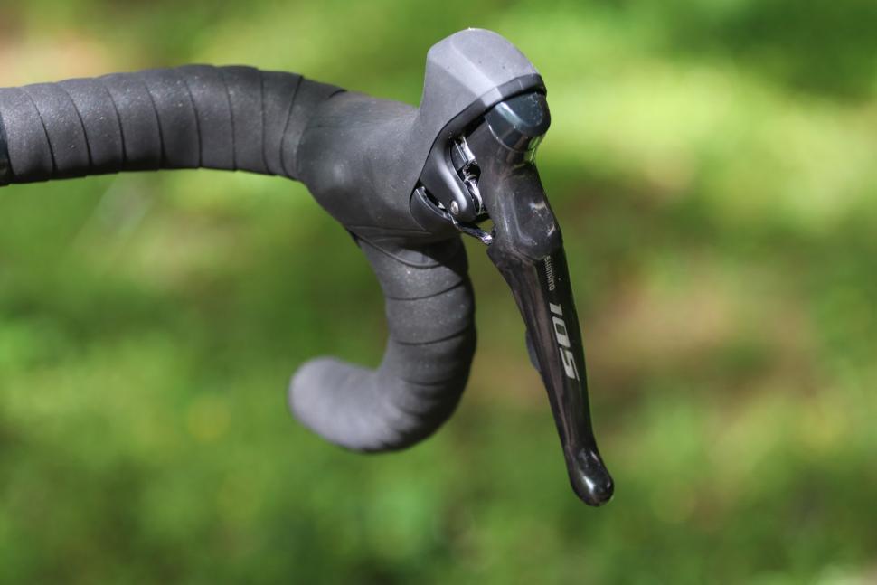 Triban RC 520 Gravel - bar and shifter 2.jpg