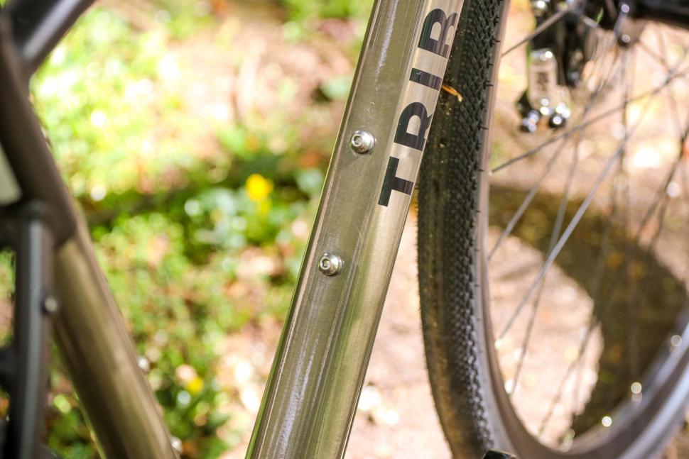 Triban RC 520 Gravel - bosses.jpg