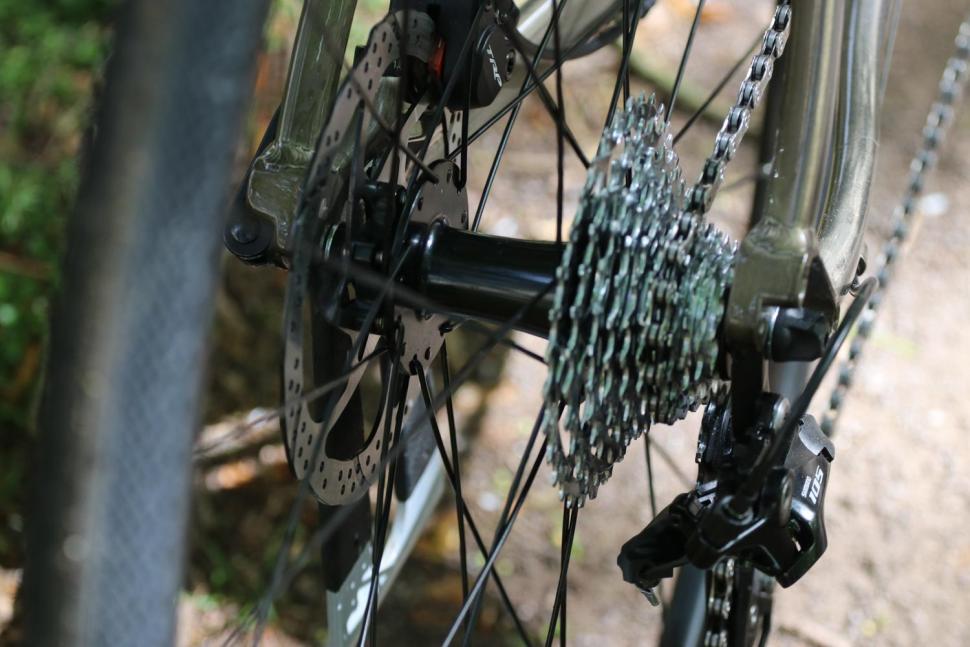Triban RC 520 Gravel - rear hub.jpg