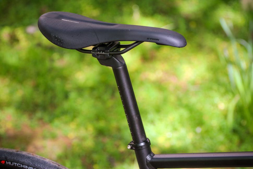 Triban RC 520 Gravel - saddle and post.jpg