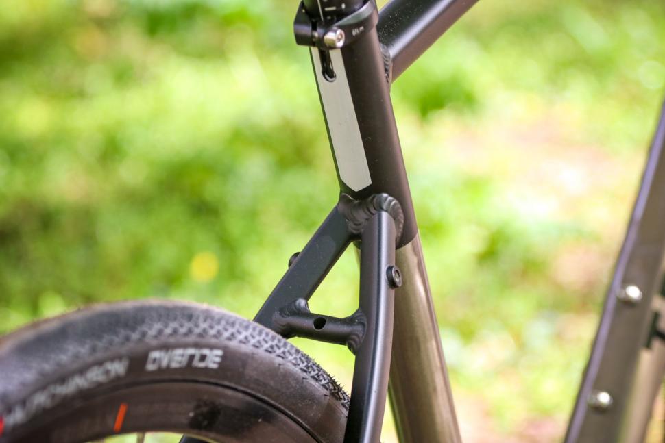 Triban RC 520 Gravel - seat stays.jpg