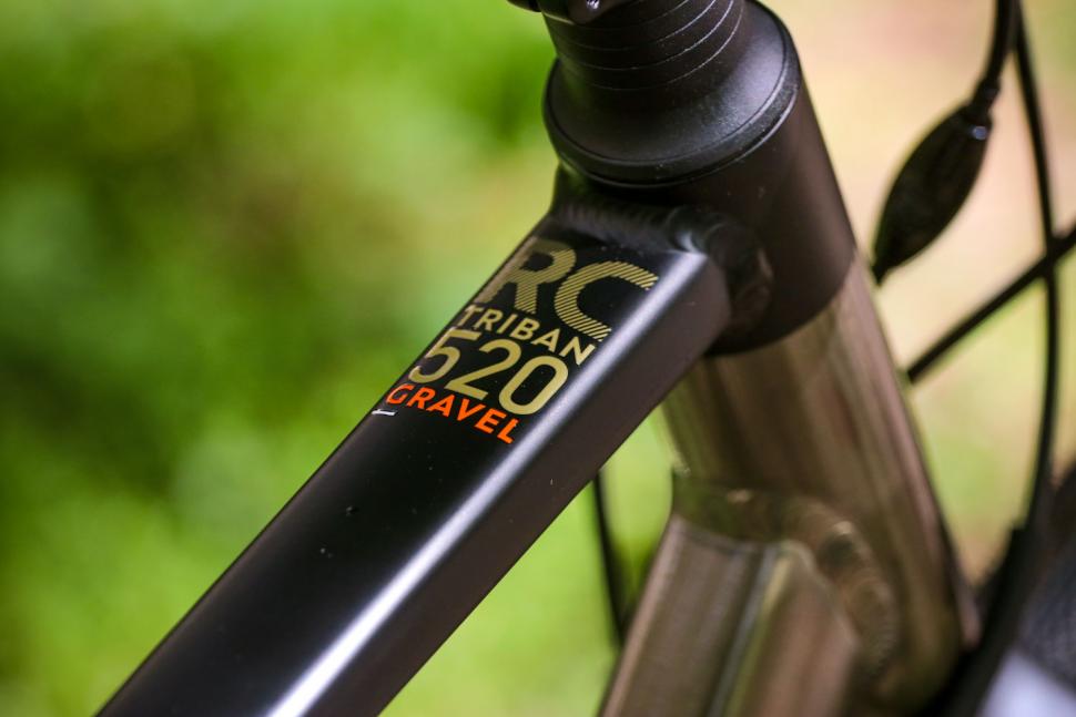 Triban RC 520 Gravel - top tube detail.jpg