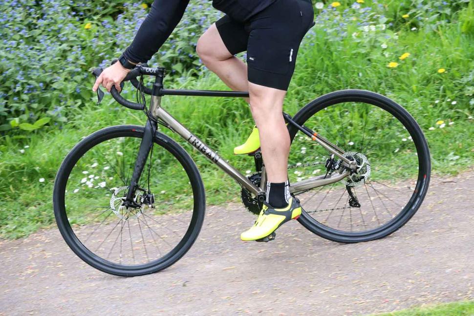 Triban RC520 Gravel - riding 2.jpg