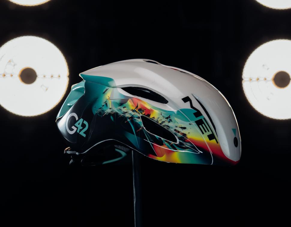 UAE Team Emirates&ndash;XRG "world's first AI-designed helmet 