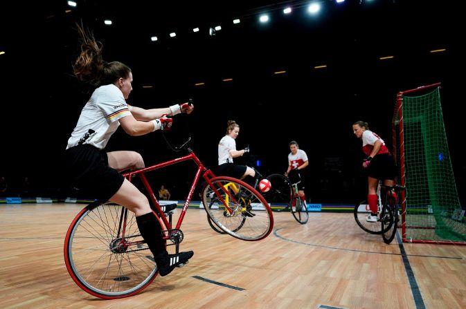 UCI-Indoor-cycling-World-Championships-newsroom