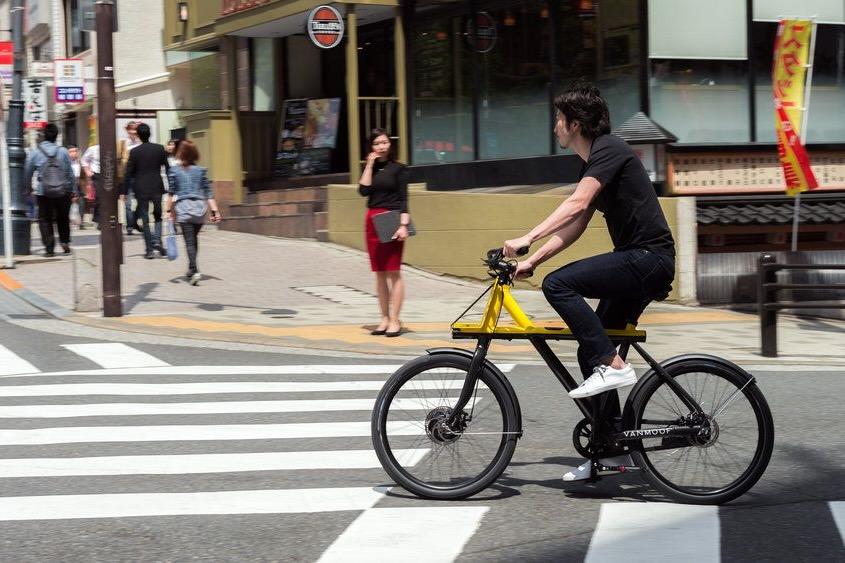 VanMoof Electrified X passing by