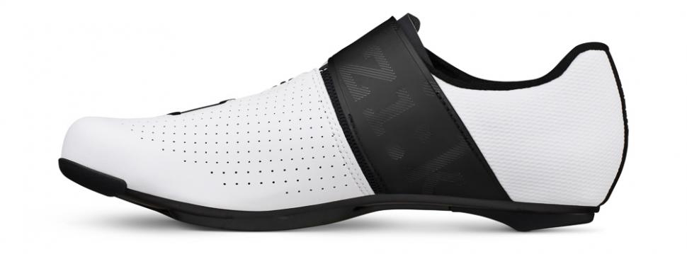 VENTO-INFINITO-R2-CARBON-white-black_inside.jpg