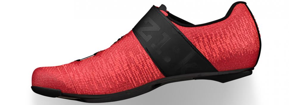 VENTO-INFINITO-R2-KNIT-CARBON-coral_inside_floating.jpg