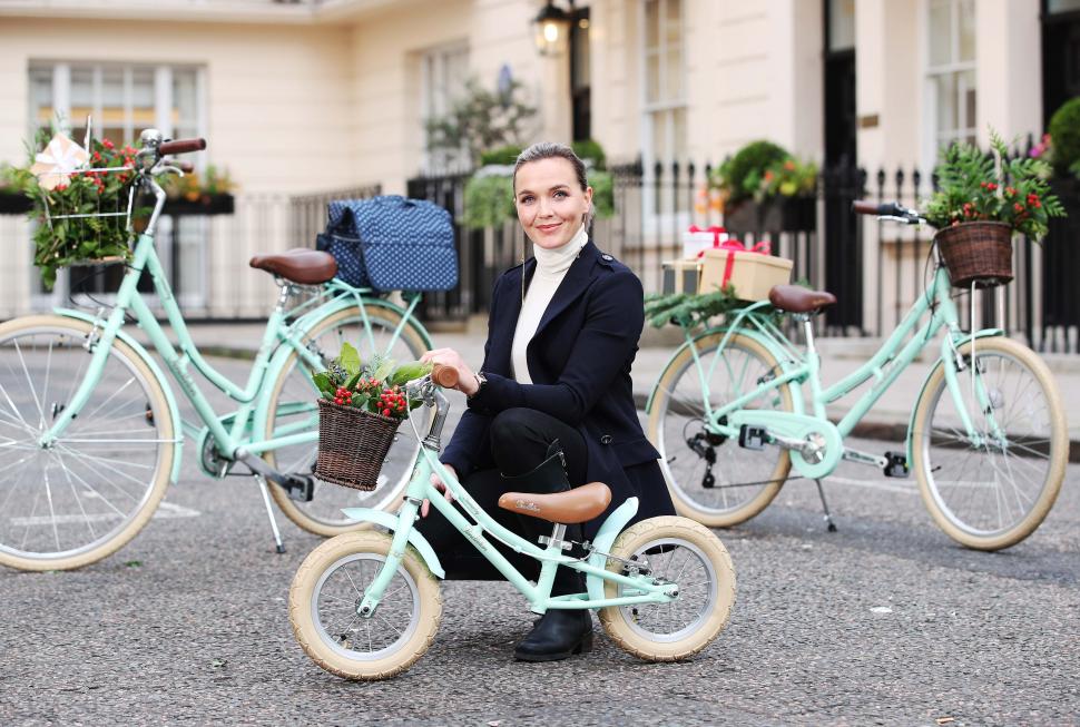 Victoria Pendleton matching kids and paresnts bikes