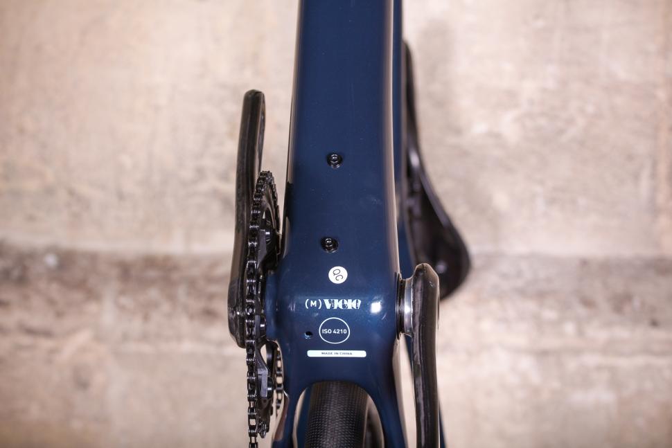Vielo V+1 - bosses under down tube.jpg
