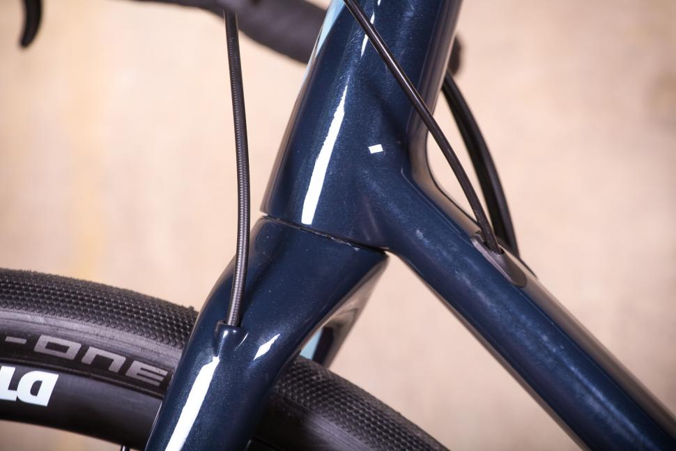 Vielo V+1 - cable route 2.jpg