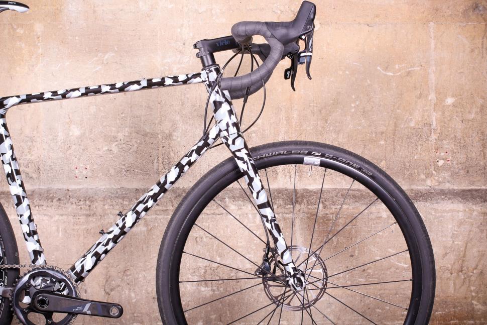 Vielo V+1 Camo - front.jpg