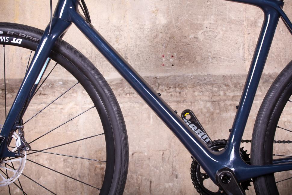 Vielo V+1 - down tube shape.jpg