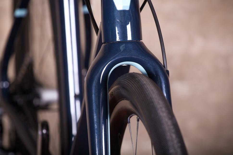 Vielo V+1 - fork clearance.jpg