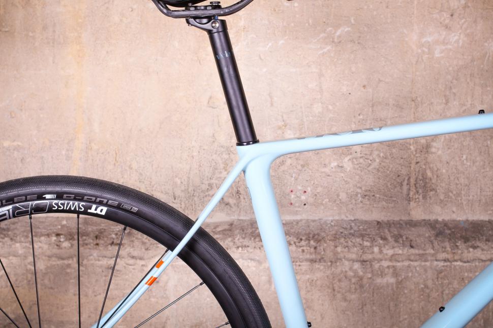 Vielo V+1 Light Blue - seat tube junction.jpg