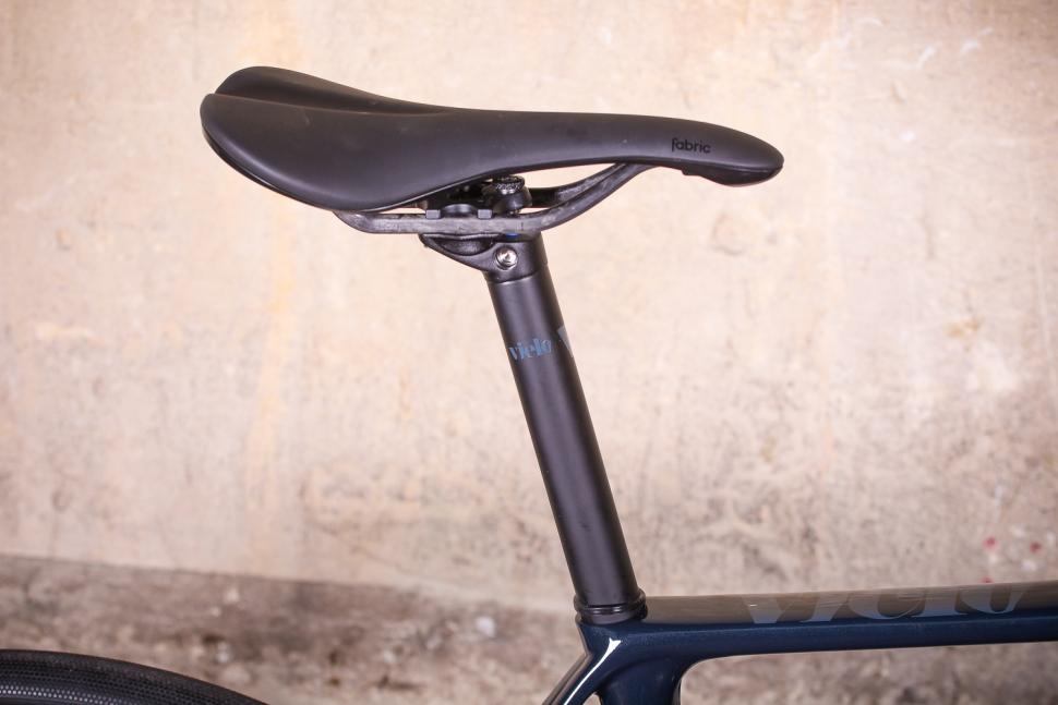Vielo V+1 - saddle and post.jpg