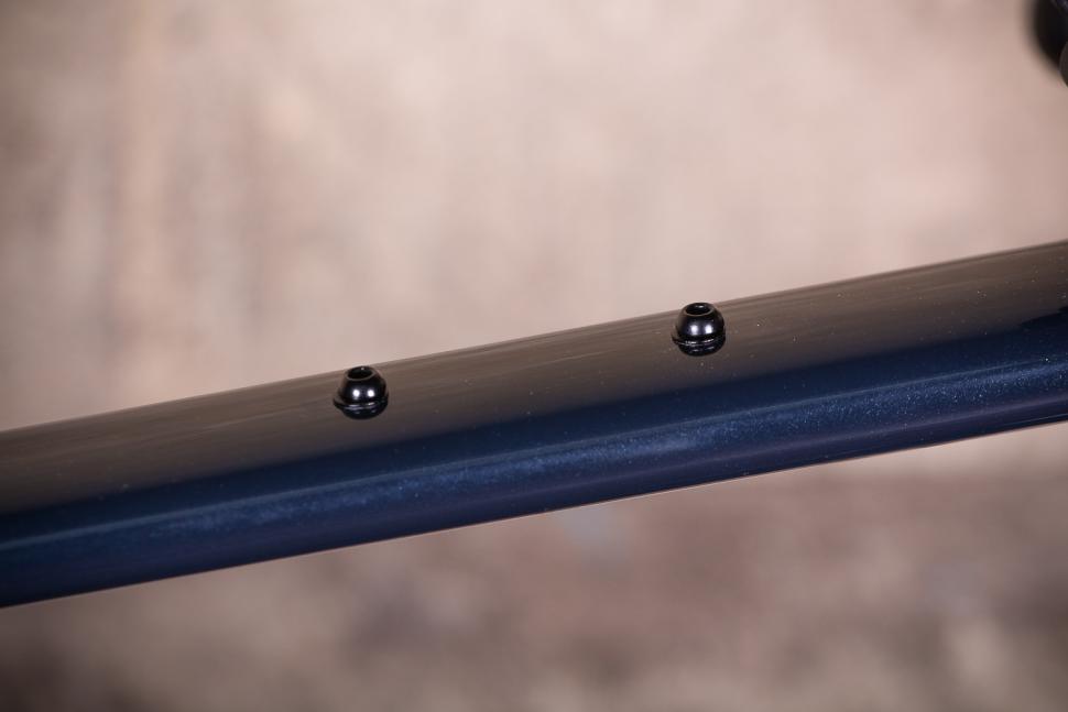 Vielo V+1 - top tube bosses.jpg