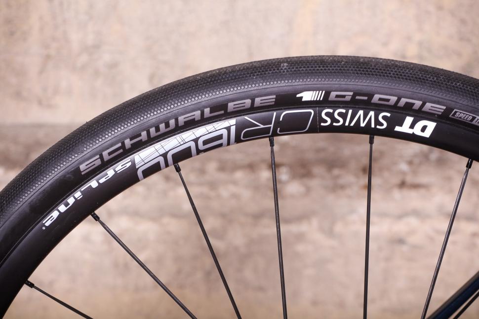 Vielo V+1 - tyre and rim.jpg