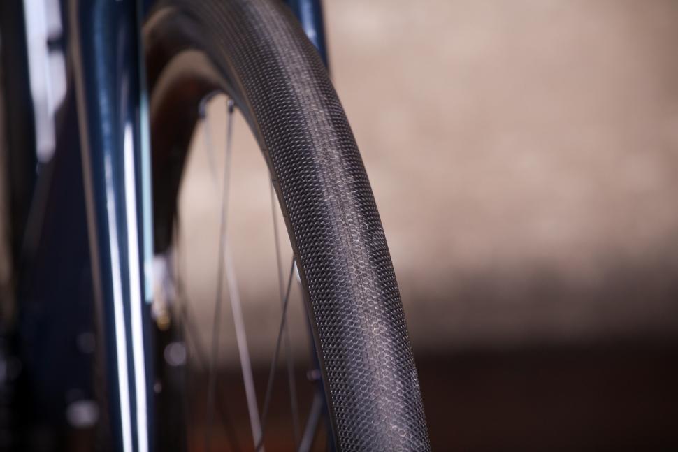 Vielo V+1 - tyre.jpg