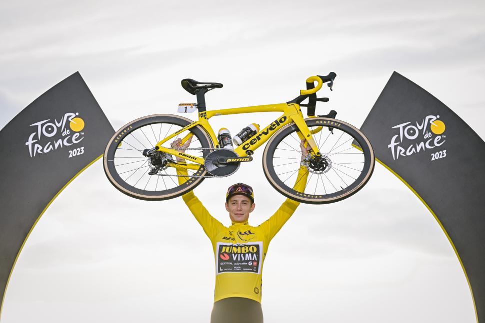 2023 Vingegaard yellow Tour de France bike pic A.S.O Pauline Ballet