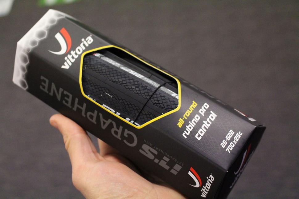 Vittoria Rubino Pro + graphene tyre.jpg