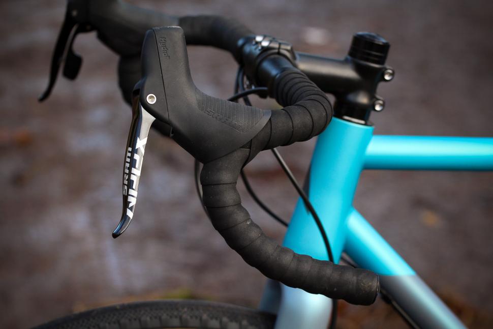 Vitus Substance V2 Apex - bar and shifter.jpg
