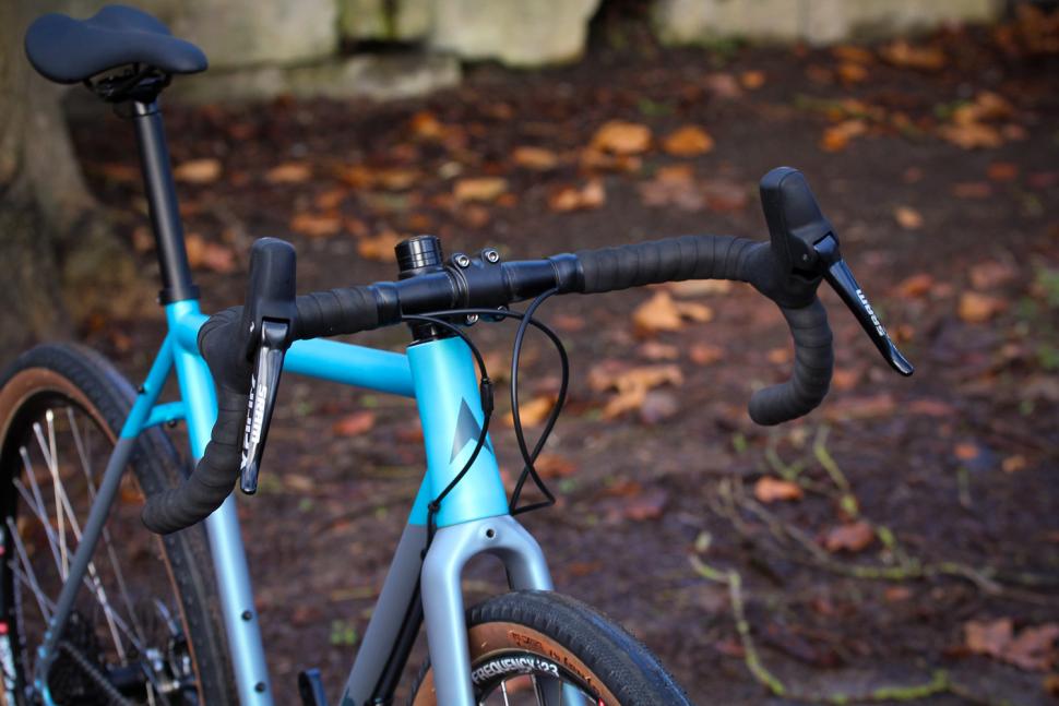 Vitus Substance V2 Apex - bars.jpg