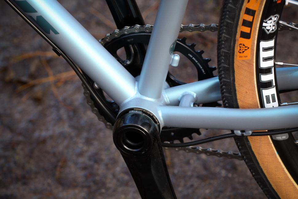 Vitus Substance V2 Apex - bottom bracket.jpg